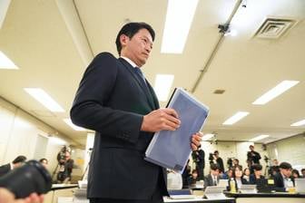 【兵庫県】「判断は司法で」百条委報告もどこ吹く風の斎藤知事　「倫理上極めて不適切な、わいせつな文書を作成していた」発言で一歩踏み込み